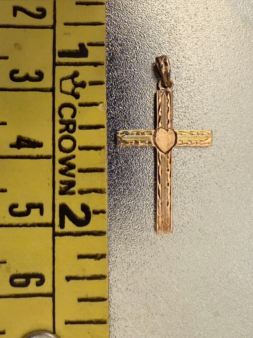 10k Gold Cross Pendant / charm w/ heart - Picture 3 of 7